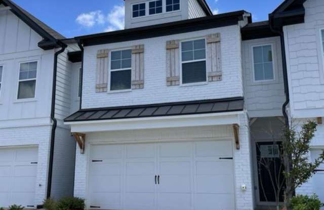 Lovely newer construction home in The Townes of Auburn! - 28 Auburn Woods Drive, Auburn, GA 30011
