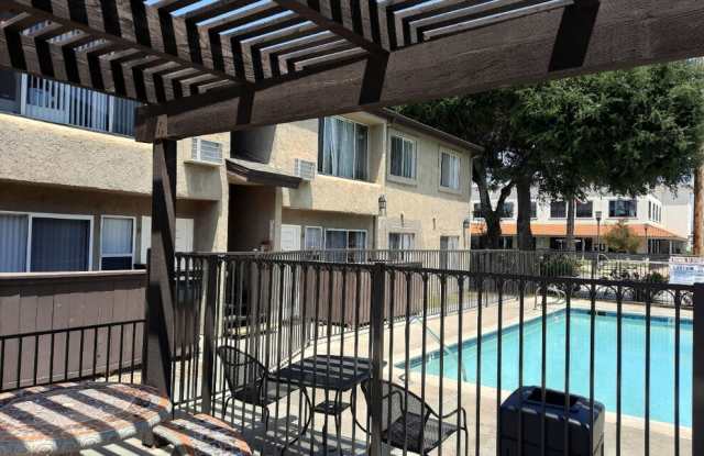 Oak Tree Apartments Gallery 3