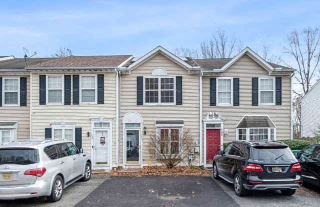 Welcome to 133 Creekside Ct! Gallery 1