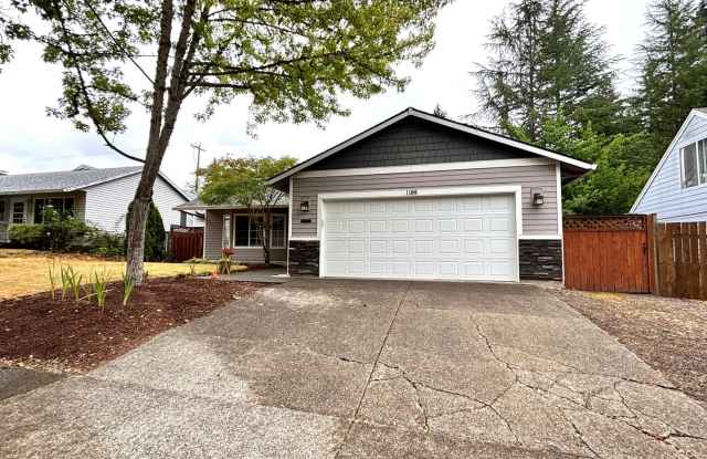 3 Bedroom Fully Fenced Backyard and Pet Friendly Home in Hillsboro! photos photos