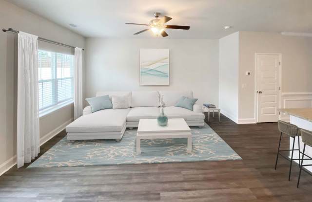 $1,000 off first full months rent with acceptable credit - Beautiful Town Home!! Available Now! Gallery 4