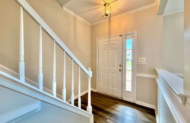 UPDATED & READY 09-01-26!! 3-Bedroom End-Unit - Pet Friendly- Fenced Backyard! Gallery 3