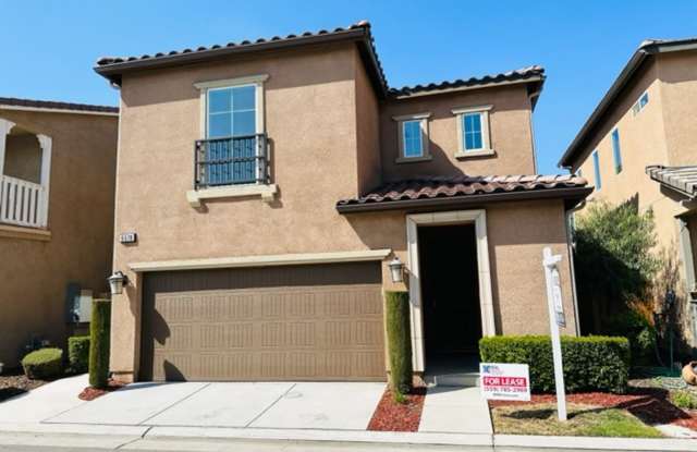 $2,295 Fowler  Belmont, 3 Bed - E. Peruna Way, Fresno - Gated Community  Pool - 6078 East Peruna Way, Fresno, CA 93727