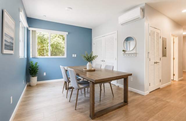 1259 W 36th Place - Co-Living Gallery 3