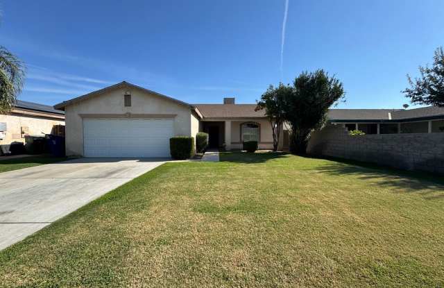 Cute three bedroom! - 7506 Cross Glade Street, Bakersfield, CA 93307