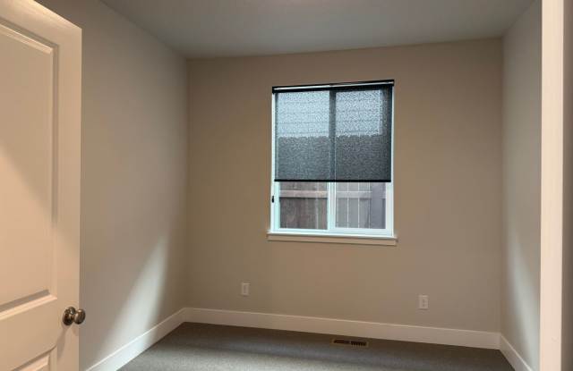 Beautiful Three Bedroom New Construction Home For Rent Gallery 4