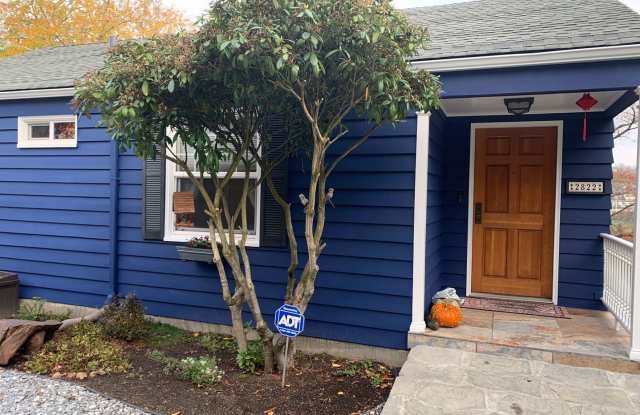 2822 23rd Ave W - 2822 23rd Avenue West, Seattle, WA 98199