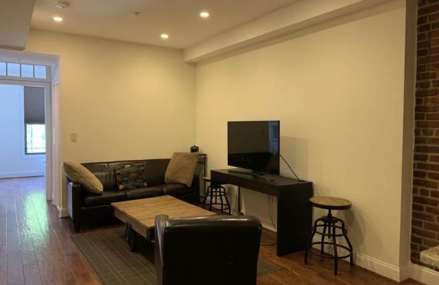 335 H St NE UNIT 1 Gallery 3