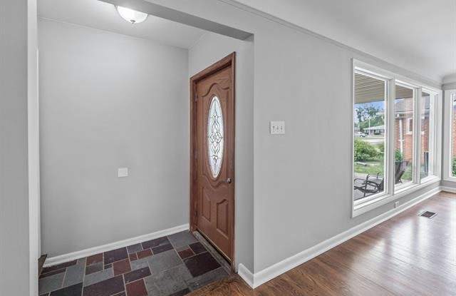 24800 TEMPLAR Avenue Gallery 3