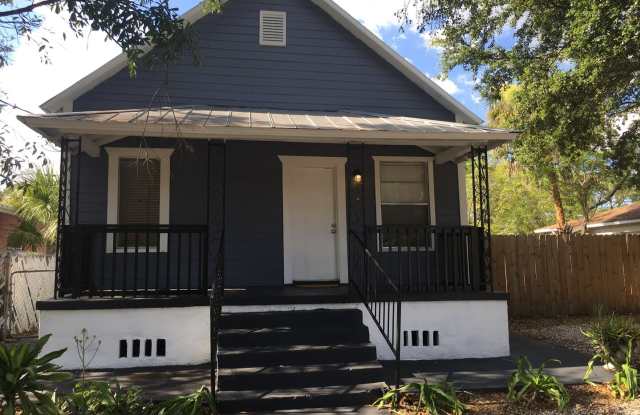 Vintage North Hyde Park Bungalow photos photos