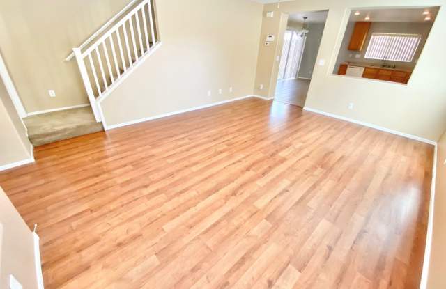 3 BEDROOM/ 2.5 BATH 2- STORY HOME W/ ONE CAR GARAGE TOO! Gallery 3