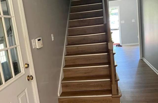 Room in 3 Bedroom Home at Newfoundland Ct Gallery 4