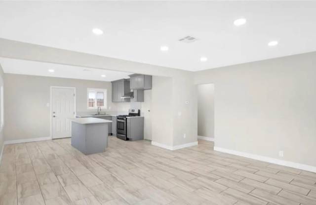 5522 Silver Drive Gallery 3