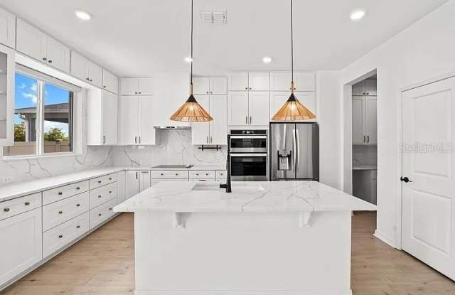 5005 GOLDEN RIVER Lane Gallery 3