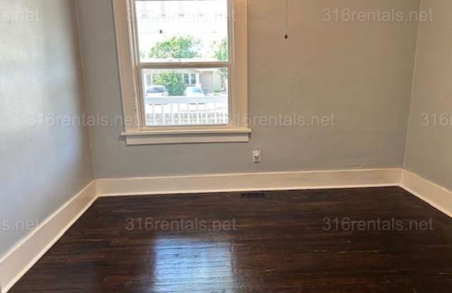 $1,149 - 3 bedroom / 1 bathroom - Single Family Home Gallery 3