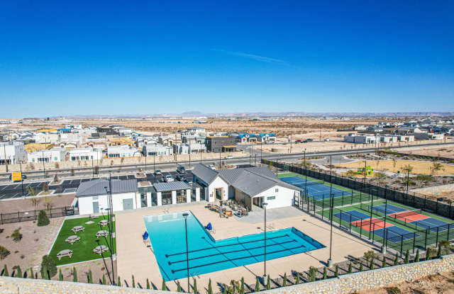 Beautiful East side House 3 bed-2 baths, part of The Overlook Casa Club that includes Swimming Pool, Gym, Tennis Court, Pickleball Courts Gallery 3