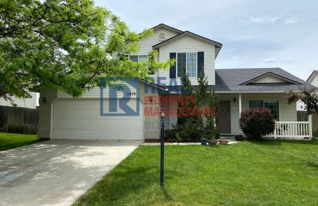 Spacious 4 bedroom 2.5 bath 2 story home photos photos