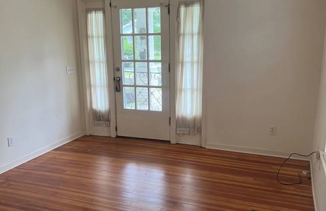 Nice 1 Bed 1 Bath Unit! Available Fall 2025! photos photos