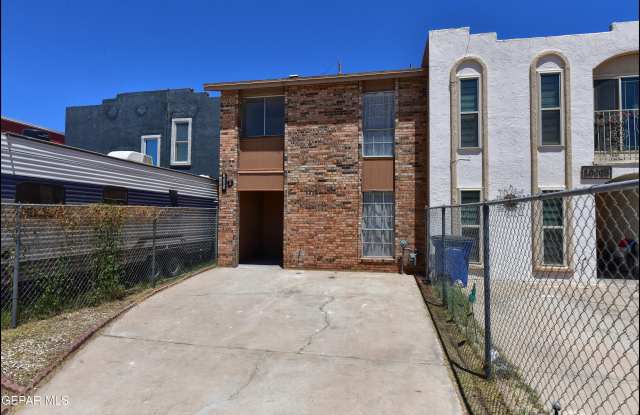 10605 KINROSS Avenue Gallery 2