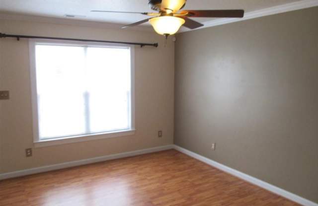 607 Streamwood Drive Gallery 3