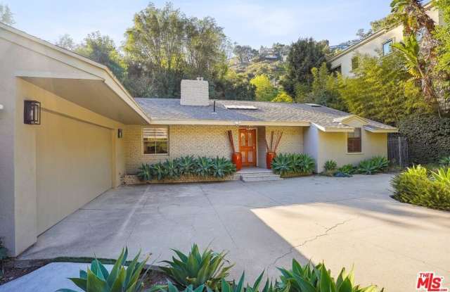 1323 Roscomare Rd photos photos