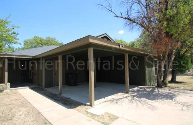 Newly Renovated 2-Bedroom Duplex Gallery 2