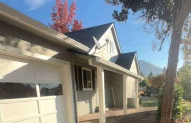 4BED2BATH - GARAGE, HEAT PUMP AC, BACK YARD, Spacious living in GP! photos photos 4BED2BATH - GARAGE, HEAT PUMP AC, BACK YARD, Spacious living in GP! photos photos