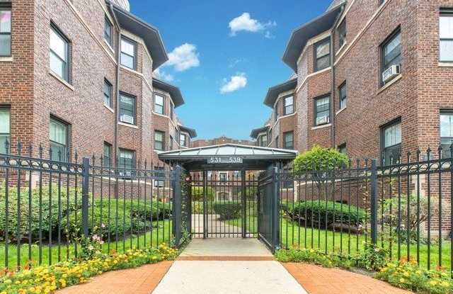 533 W Addison Street - 533 West Addison Street, Chicago, IL 60613