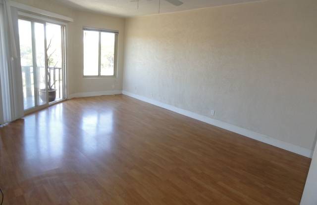 4434 Temecula Street # 4 Gallery 4