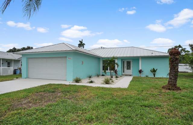 Perfect West Bradenton Location - 2 bedroom / 2 bathroom Home - 7412 14th Avenue West, Bradenton, FL 34209