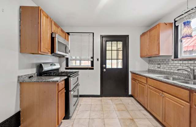 Amazing 2 bedroom home in Clairton available April 15! photos photos