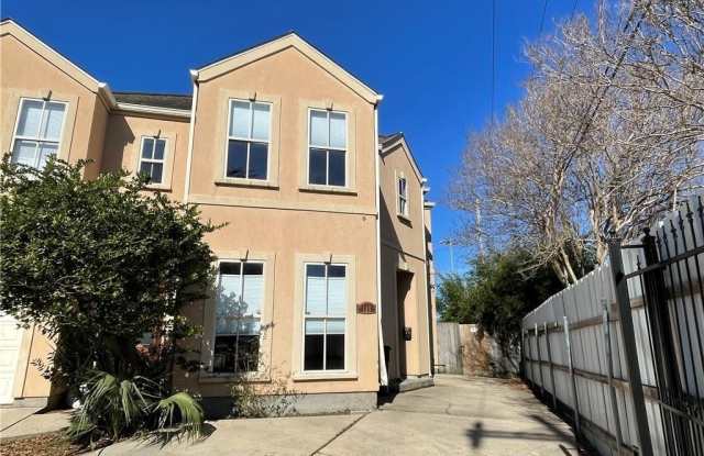 110 DUCKHOOK Drive Gallery 1