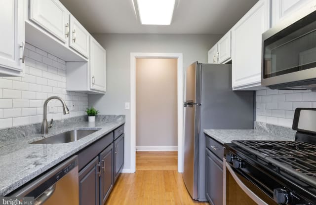 3975 LYNDHURST DRIVE - 3975 Lyndhurst Drive, Fairfax, VA 22031
