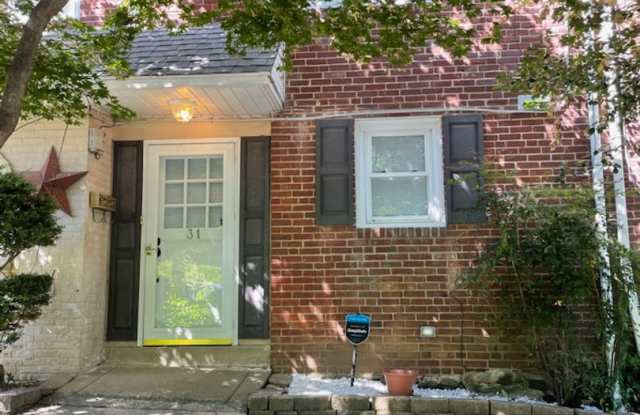 Renovated 3BR/1BA Townhouse in Edgemoor Gardens! photos photos