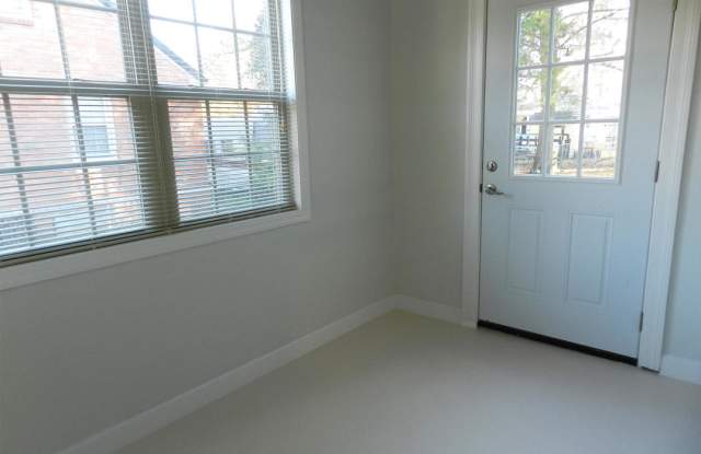 2303 Henderson Avenue Gallery 2