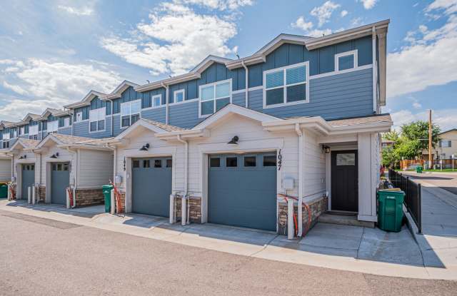 1047 Oak Circle - 1047 Oak Circle, Lakewood, CO 80215