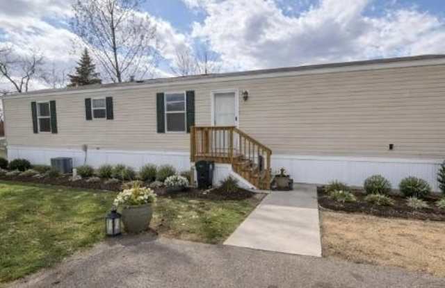 77 HOLLYWOOD DR photos photos