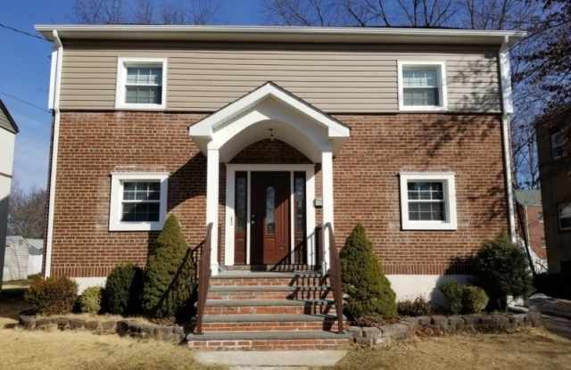 131 Roosevelt Ave photos photos