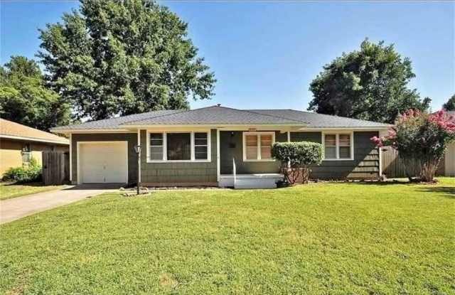 1505 Huntington Way photos photos