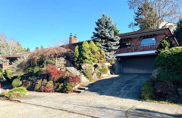 1942 31st Ave W - 1942 31st Avenue West, Seattle, WA 98199