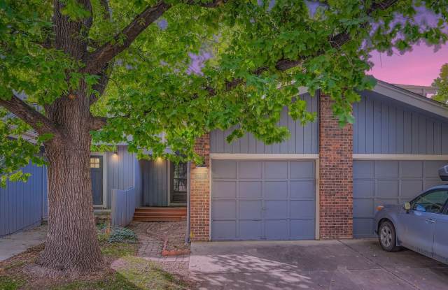 Cozy 4B/2B Unit With Views In East Boulder Available NOW! photos photos