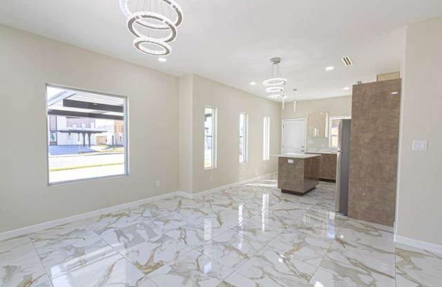 509 N Emerald Avenue - 1 Gallery 2