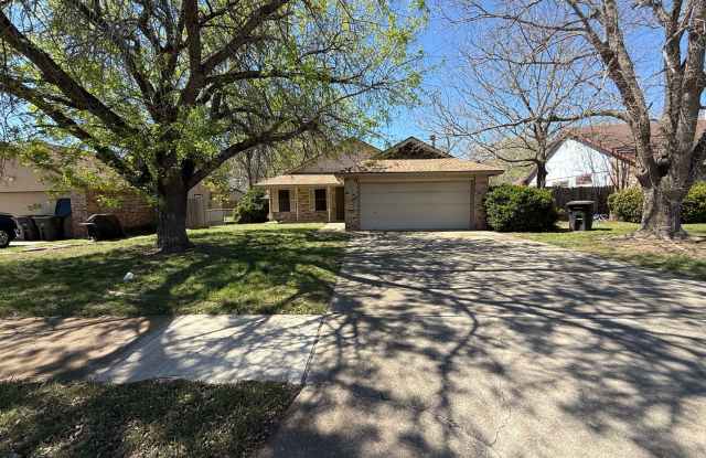 Comfortable three bedroom home with sunken living room available in mid-June! photos photos