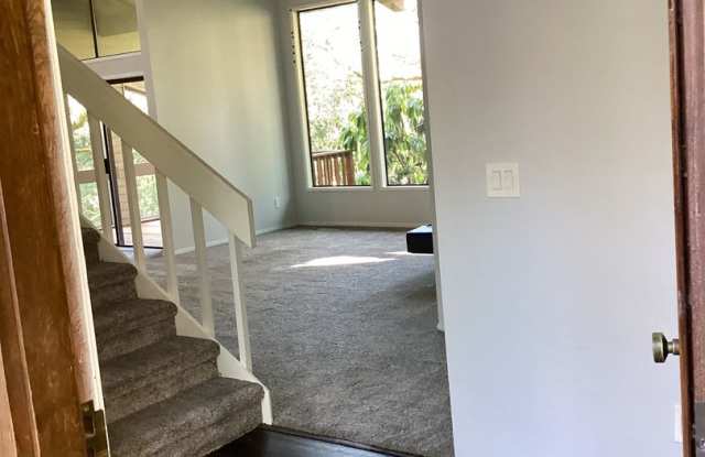 Beautiful Home on Golf Course Gallery 4