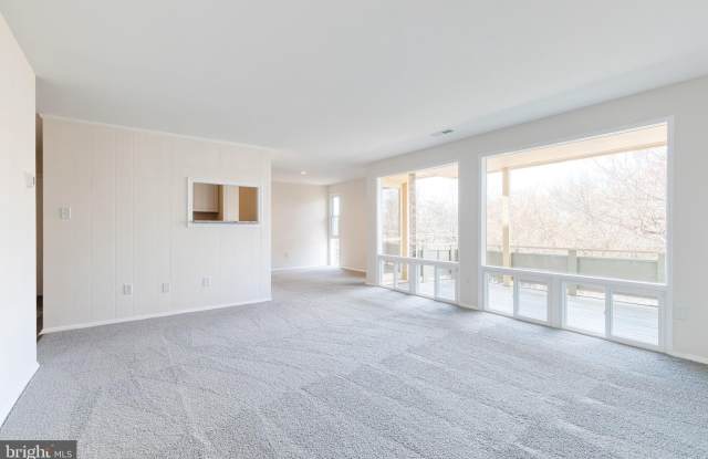 7226 DONNELL PLACE Gallery 4