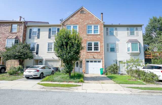 Lovely 2 BR/2 Full BA  2 Half BA Townhome in Laurel! photos photos