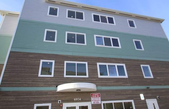 2 Bedroom Condo with Detached Garage! - 6934 Meadow Street, Anchorage, AK 99507