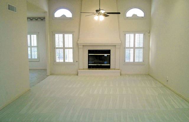 Exquisite Single Level Westside Home With Refrigerated Air Located In Prestigious North Highlands Subdivision Gallery 4