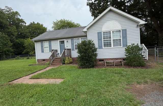 3 bedrooms, large lot, updated interior! Gallery 1