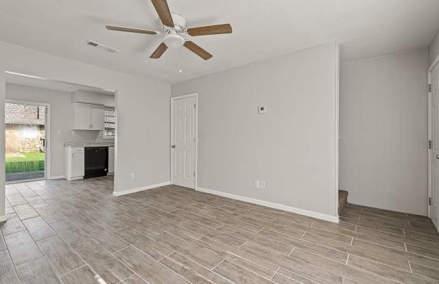 Creekside Village Townhomes Gallery 4